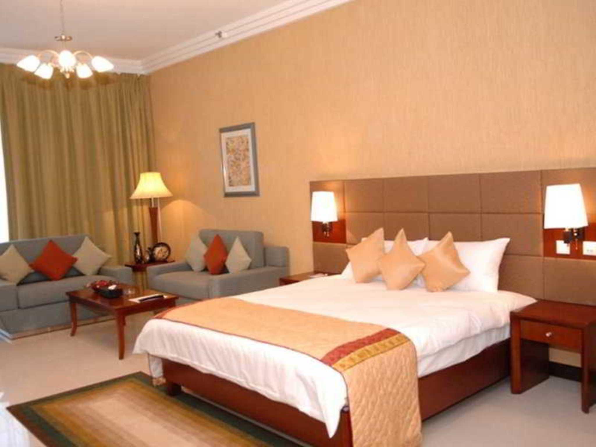 Star Metro Deira Hotel Apartments Dubai Room photo